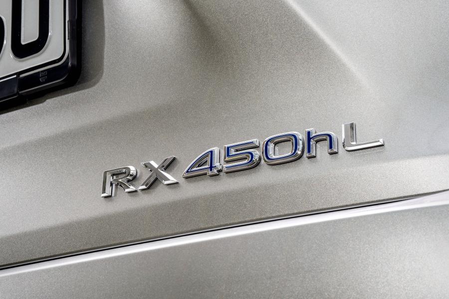 Логотип Lexus RX450hL 2018 года  (WW) (фото 34 из 45)
